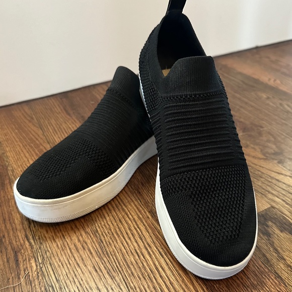 Women's Black Steve Madden Slip On Sneakers, Size 8 - Picture 1 of 7